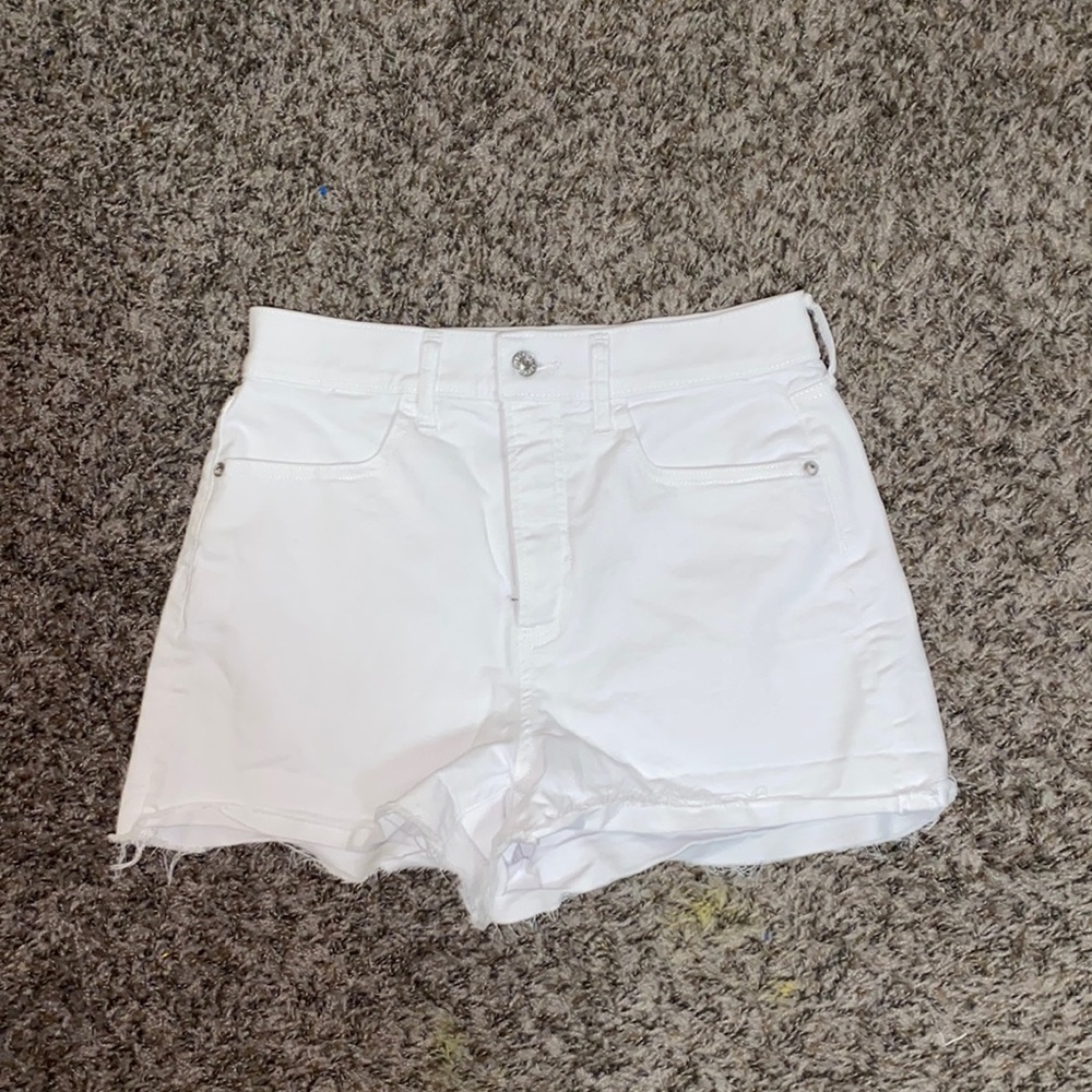Women’s white Express mom shorts, size 6